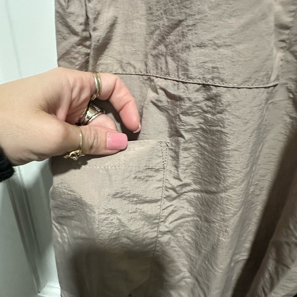 WHITE FOX TAN PARACHUTE JOGGERS NWOT SIZE SMALL - Picture 3 of 4